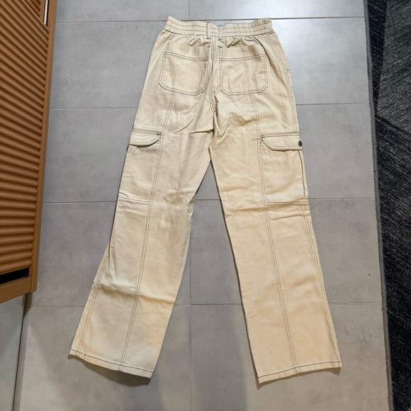 Tilly’s RSQ Cream Cargo Pants Relaxed Fit Lightweight - Picture 7 of 7